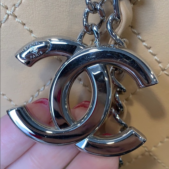 CHANEL Tote - Picture 9 of 15